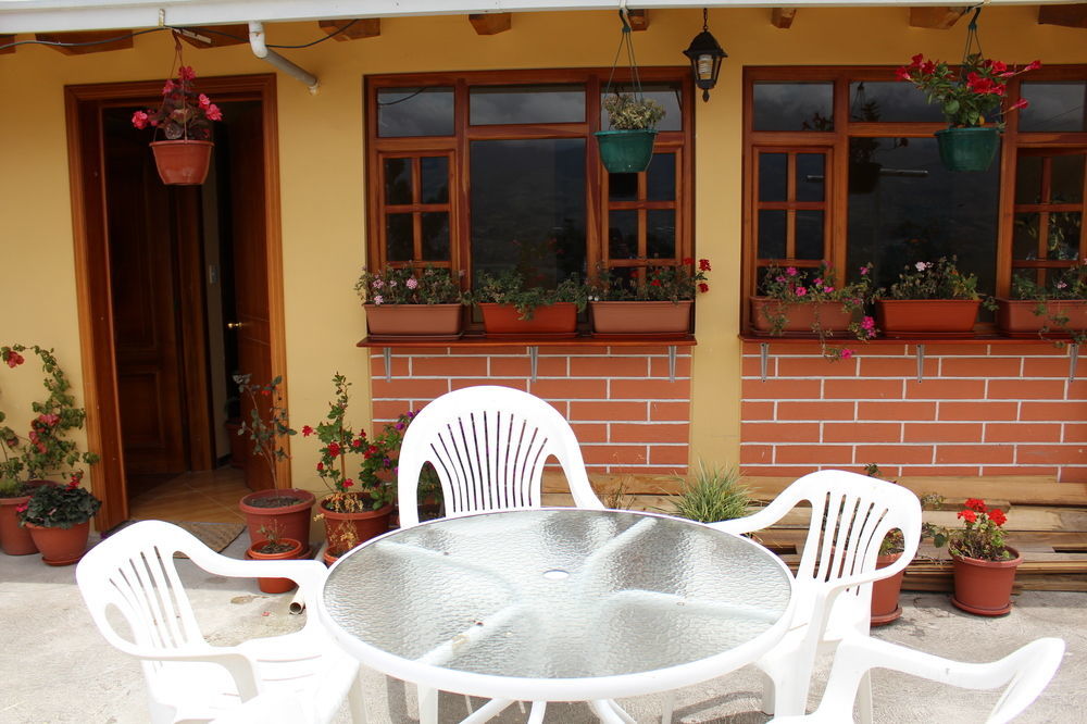 Casa De Luis Bed & Breakfast Otavalo Bagian luar foto