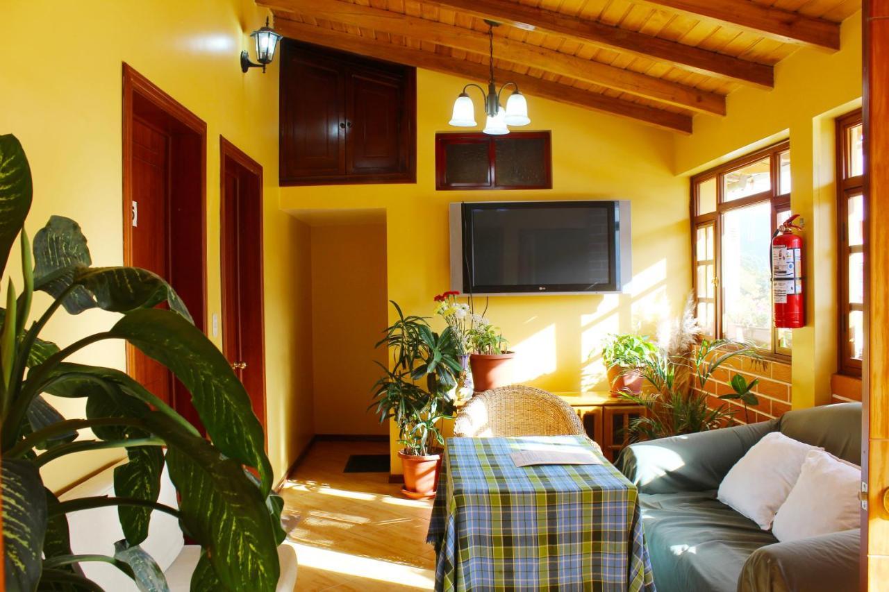 Casa De Luis Bed & Breakfast Otavalo Bagian luar foto